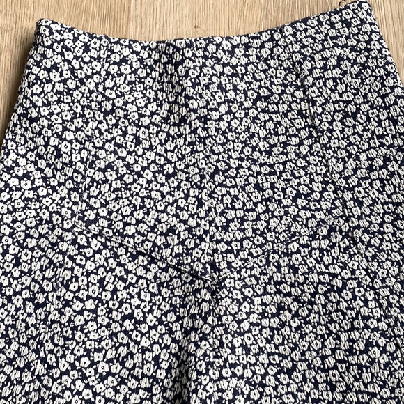 $9 CLEARANCE - Floral Skirt - Picture 2 of 8